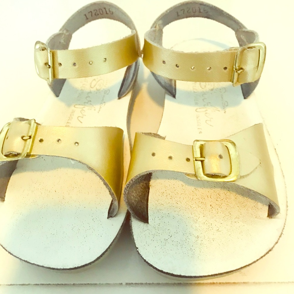 Gold color Salt Water Sandals size 9 for kids.